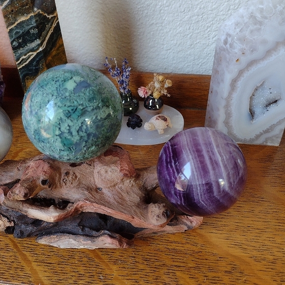 Driftwood Crystal Sphere Stand - Picture 7 of 10